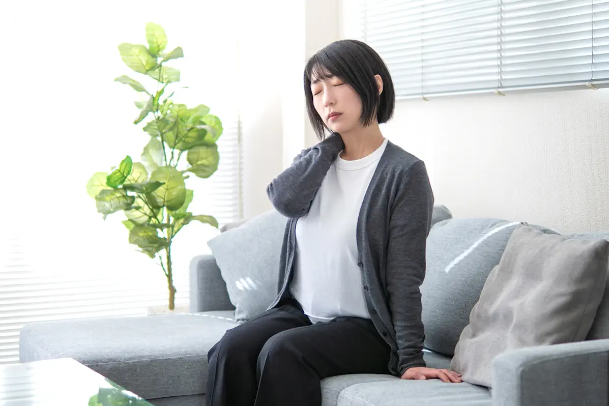 悩んでいる女性