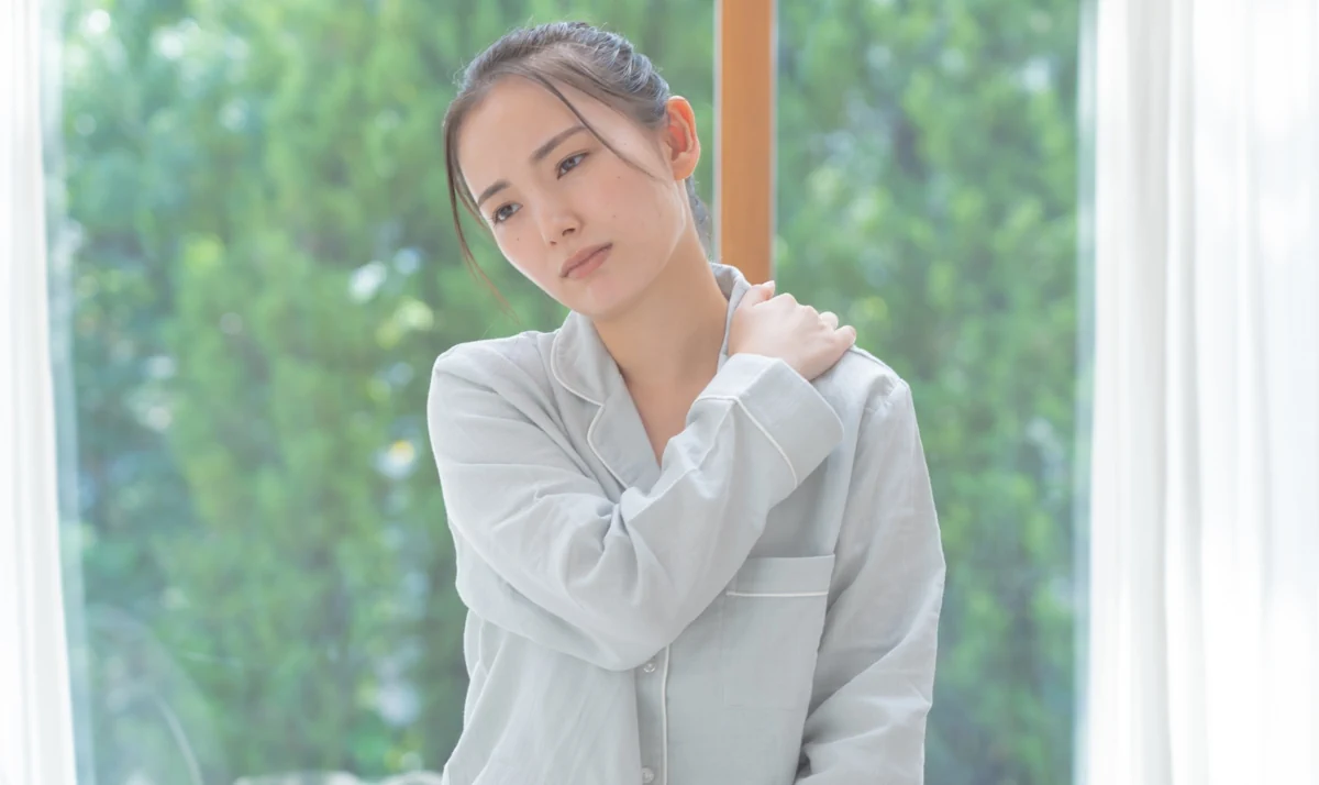 悩んでいる女性